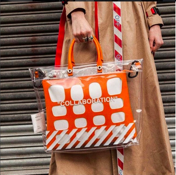 Trao lua ket hop trang phuc cung tui nhua PVC anh 5