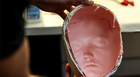 Qua trinh tao ra phu kien doc dao cua Gucci hinh anh