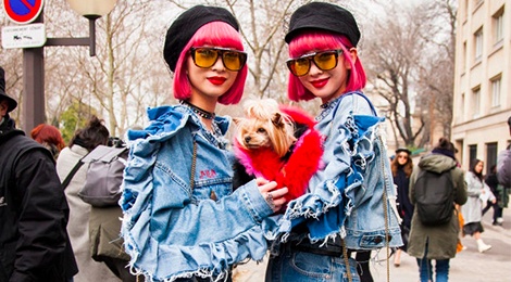 Cap chi em sinh doi noi bat nhat tuan le thoi trang the gioi la ai? hinh anh