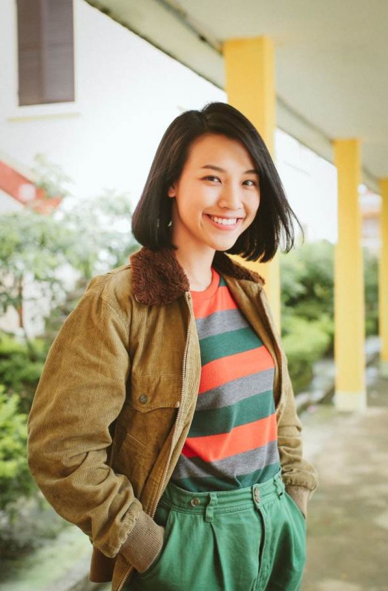 Trang phuc trong phim Thang nam ruc ro anh 5