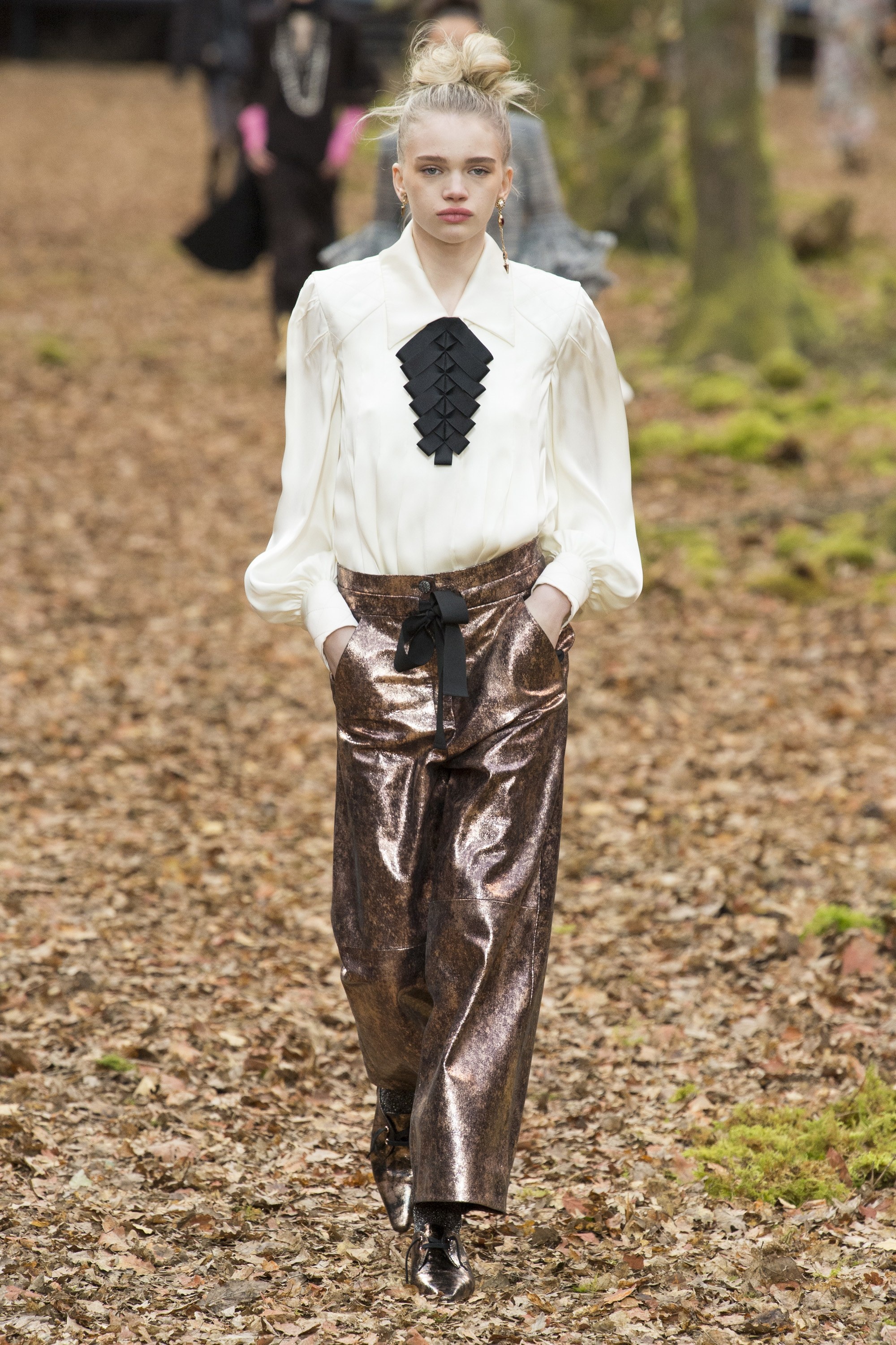 Show dien Chanel thu dong 2018 anh 14