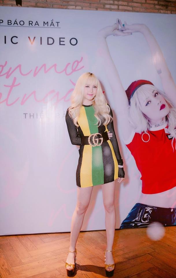 thoi trang Thieu Bao Tram anh 9