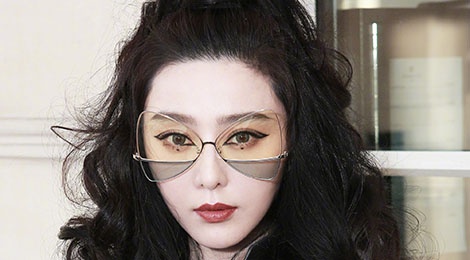 Pham Bang Bang dien 'cay den', deo kinh khac biet di xem thoi trang hinh anh