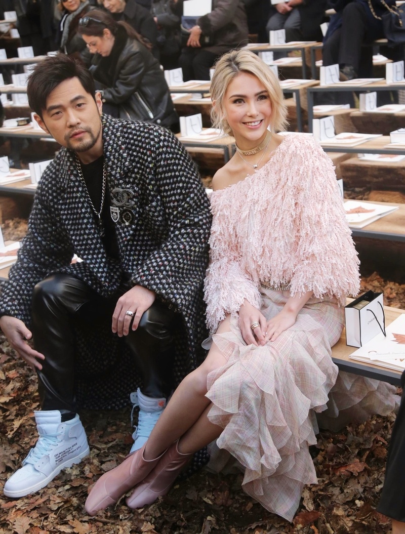 Sao Hoa ngu dien trang phuc an tuong tren hang ghe dau anh 4