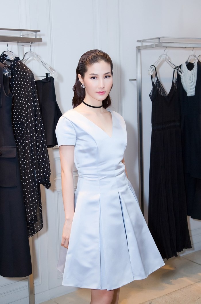 Thành Hằng diện suit đỏ nam tính ảnh 4 Thanh Hang dien suit do nam tinh anh 4