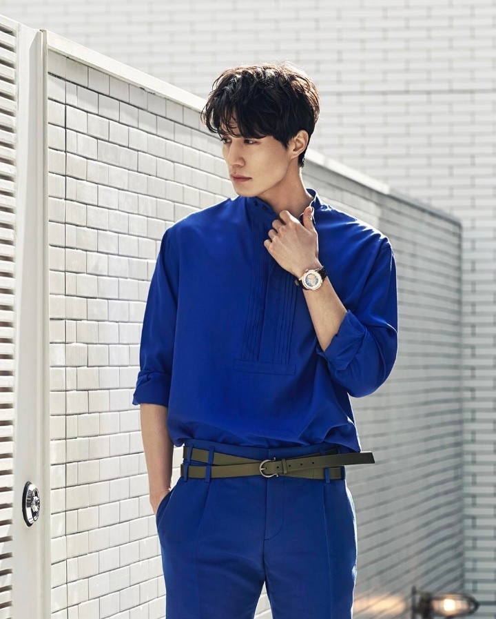 Trang phuc san bay Lee Dong Wook anh 1