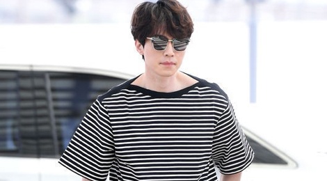 Phong cach thoi trang san bay chat lu cua ban trai moi Suzy hinh anh