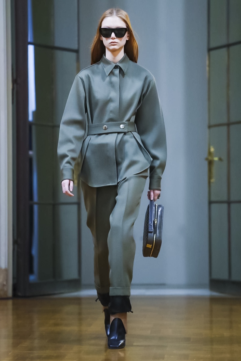 Nguoi mau da mau xuat hien tren san dien thu dong 2018 anh 9