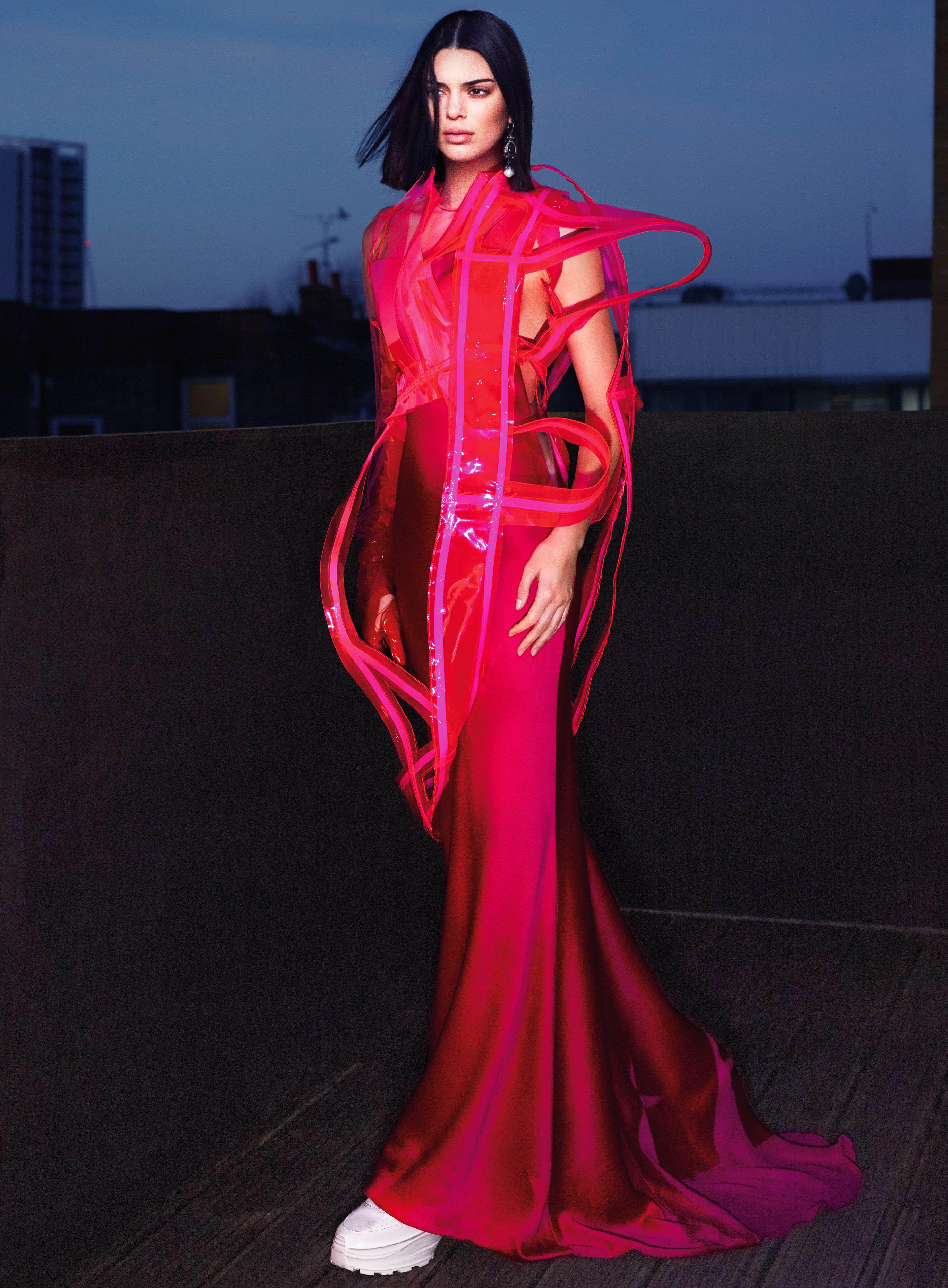 Kendall Jenner phủ nhận tin đồn đồng tính  ảnh 2 Kendall Jenner phu nhan tin don dong tinh anh 2