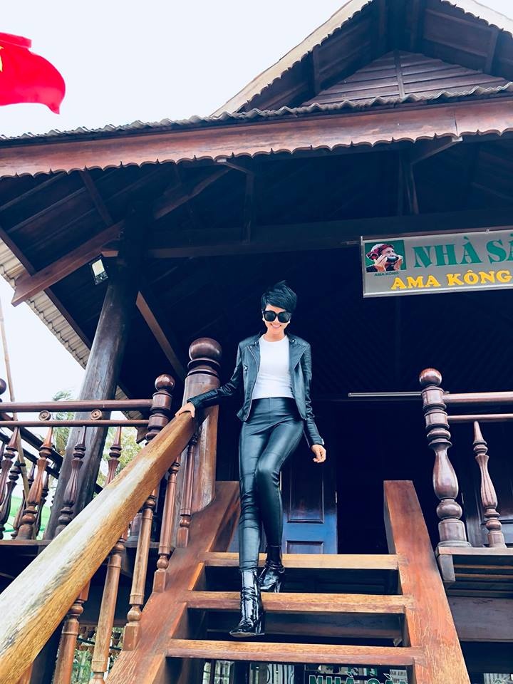 Phong cach thoi trang nam tinh cua H'Hen Nie anh 6