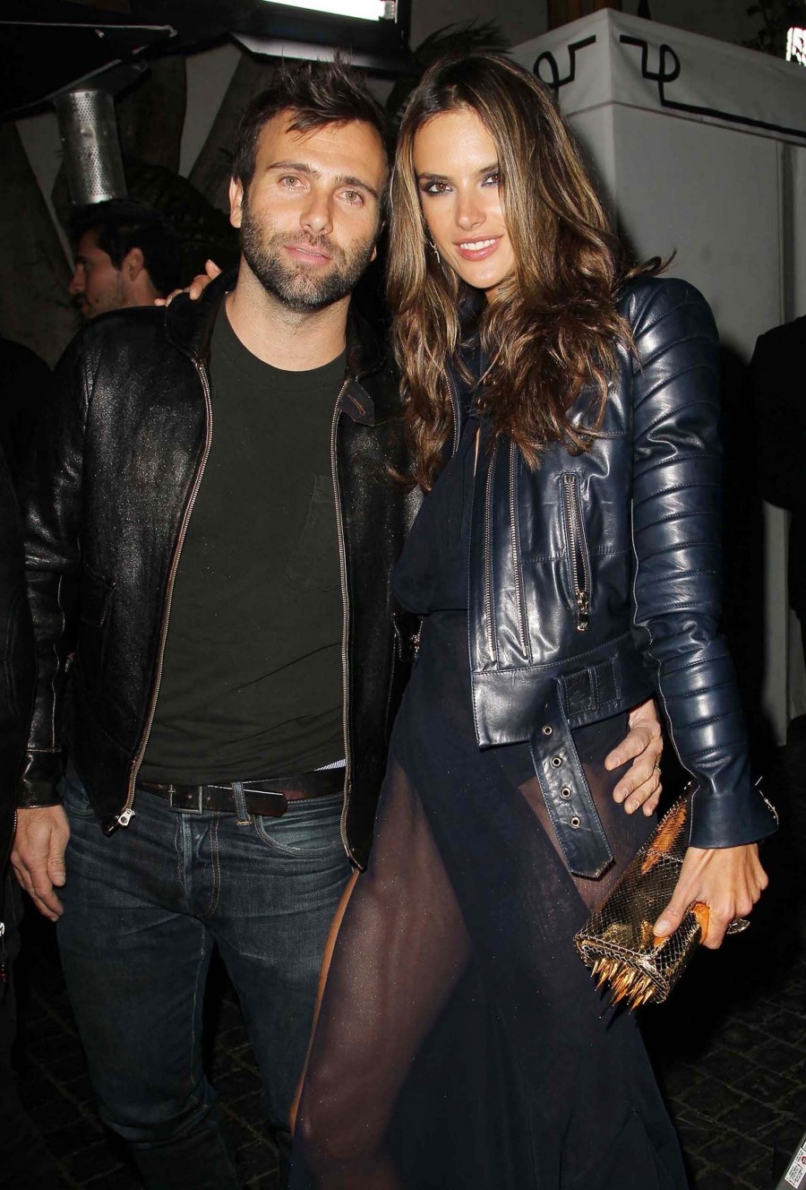 Alessandra Ambrosio chia tay Jamie Mazu  ảnh 1 Alessandra Ambrosio chia tay Jamie Mazu anh 1