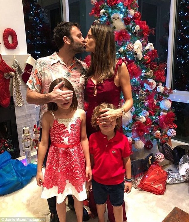 Alessandra Ambrosio chia tay Jamie Mazu  ảnh 2 Alessandra Ambrosio chia tay Jamie Mazu anh 2