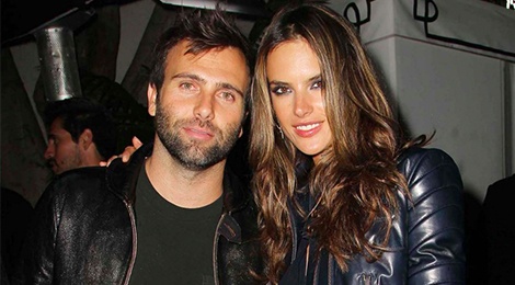 Cuu thien than Victoria's Secret chia tay chong trieu phu hinh anh