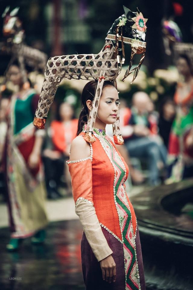 Vì sao người mẫu đội vàng mã trong show thời trang ảnh 1 Vi sao nguoi mau doi vang ma trong show thoi trang anh 1