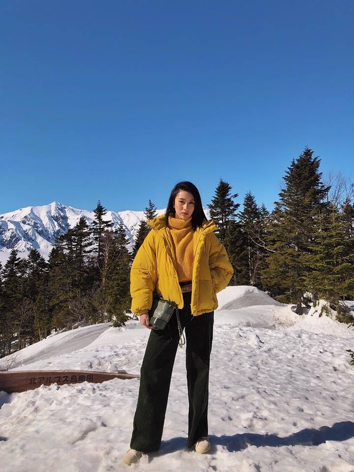 Ky Duyen,  Chi Pu lang xe trang phuc tong vang anh 7