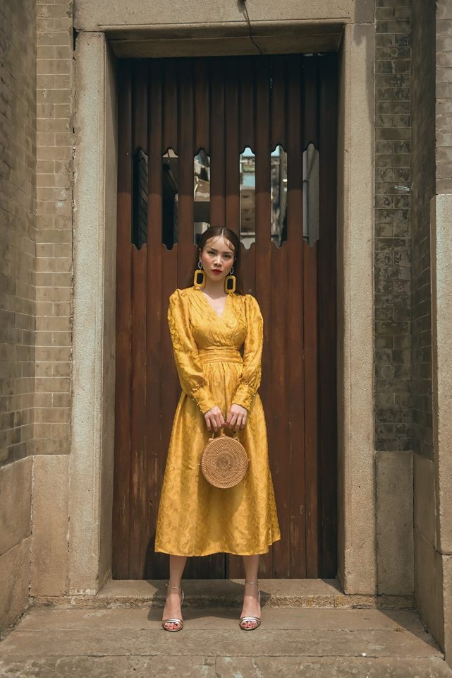 Ky Duyen,  Chi Pu lang xe trang phuc tong vang anh 10