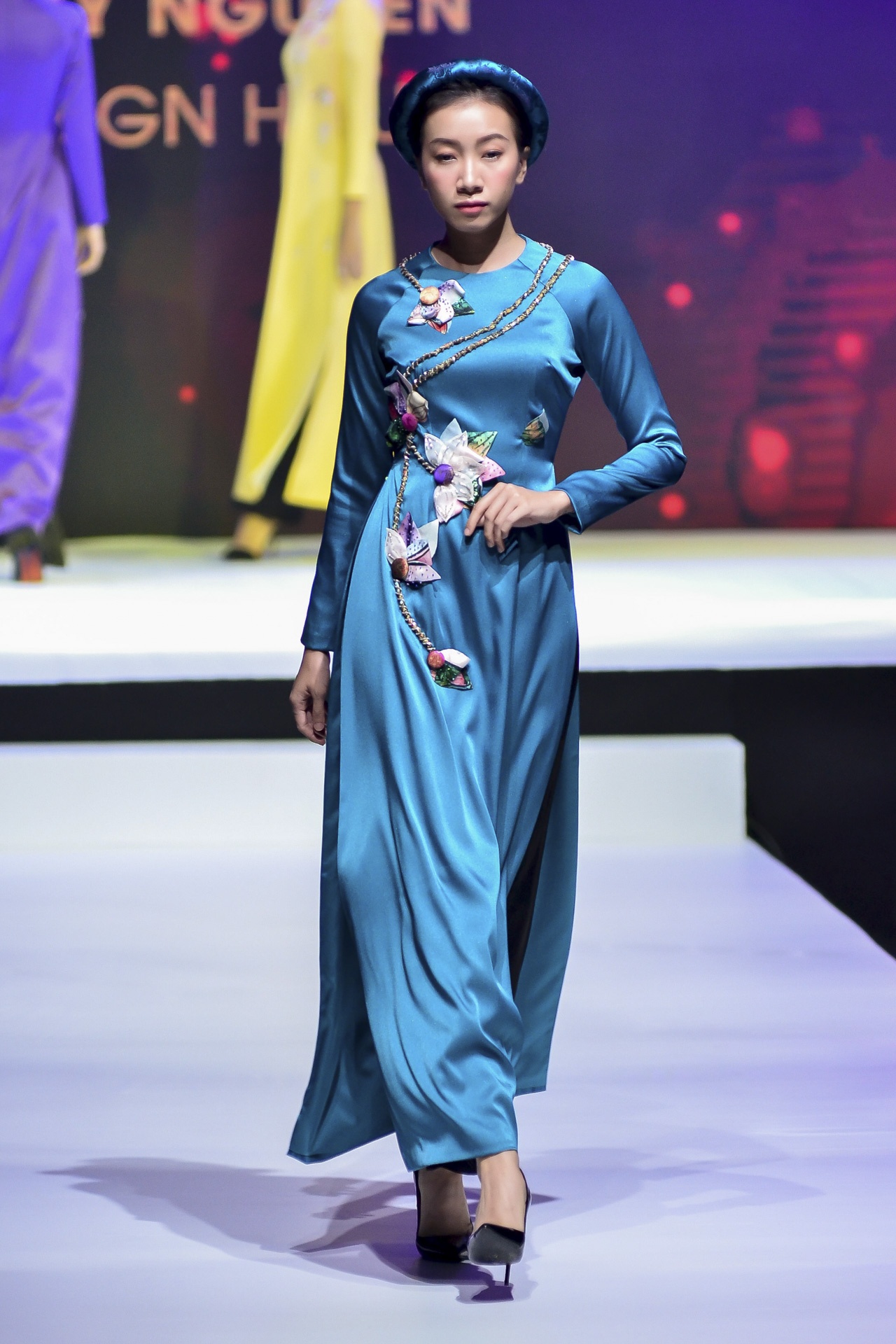 Angela Phuong Trinh le hoi ao dai anh 11