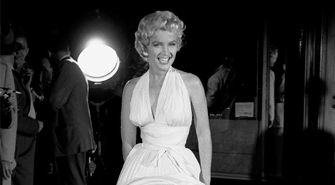 Vay trang huyen thoai cua Marilyn Monroe va nhung chiec dam dat nhat hinh anh