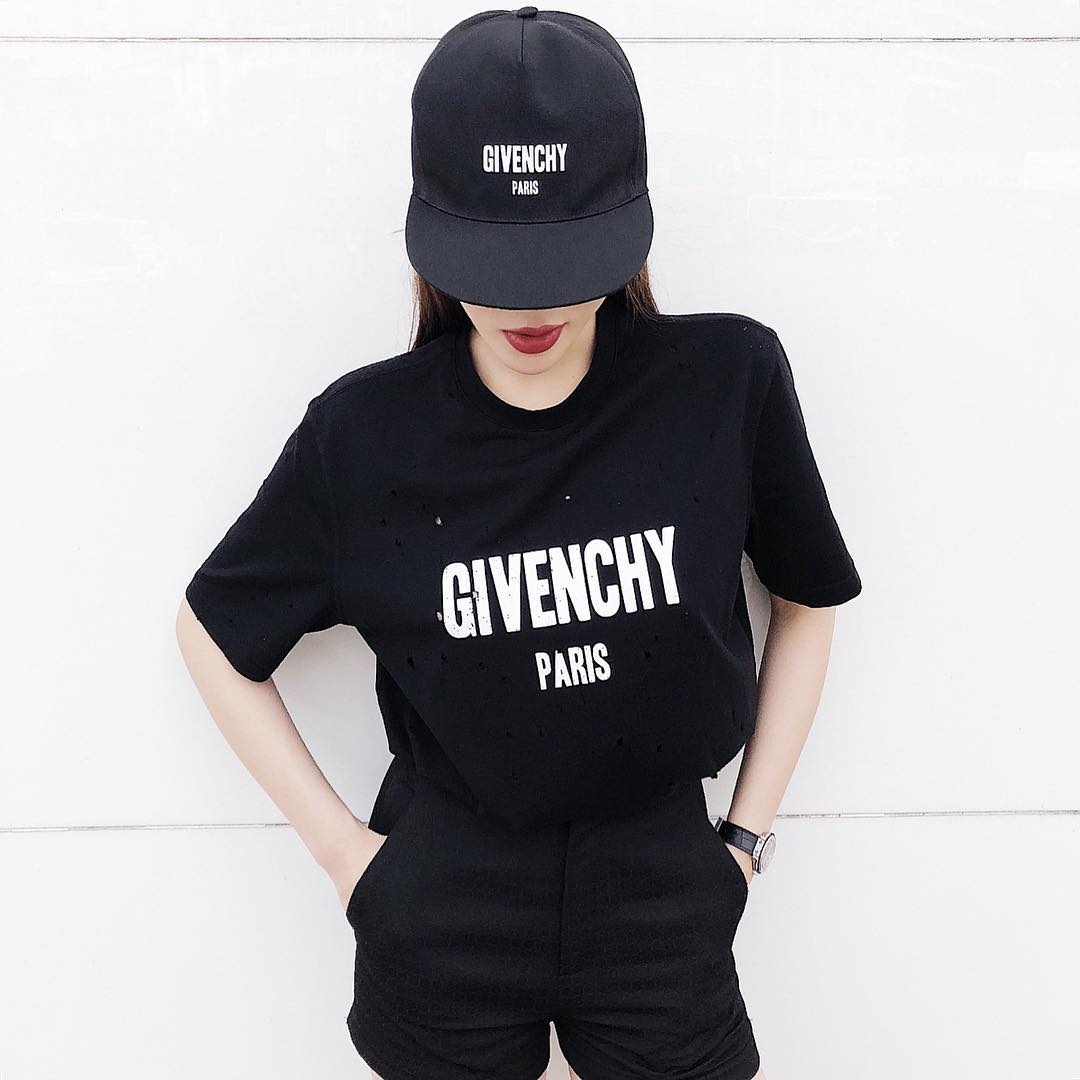 Ky Duyen ua chuong ao thun hoa tiet anh 3