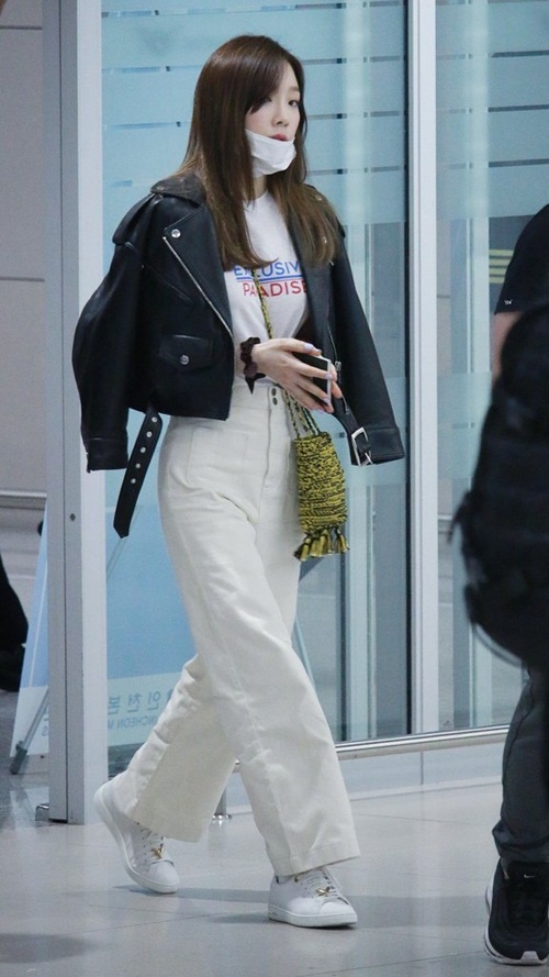 Trang phuc sao Han tai san bay anh 1