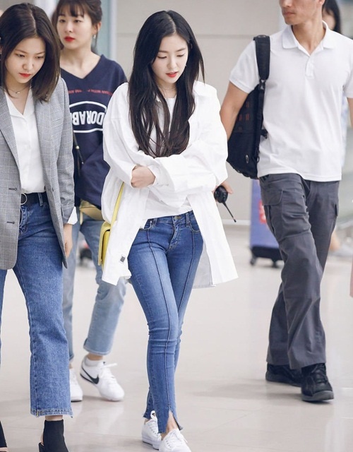 Trang phuc sao Han tai san bay anh 4