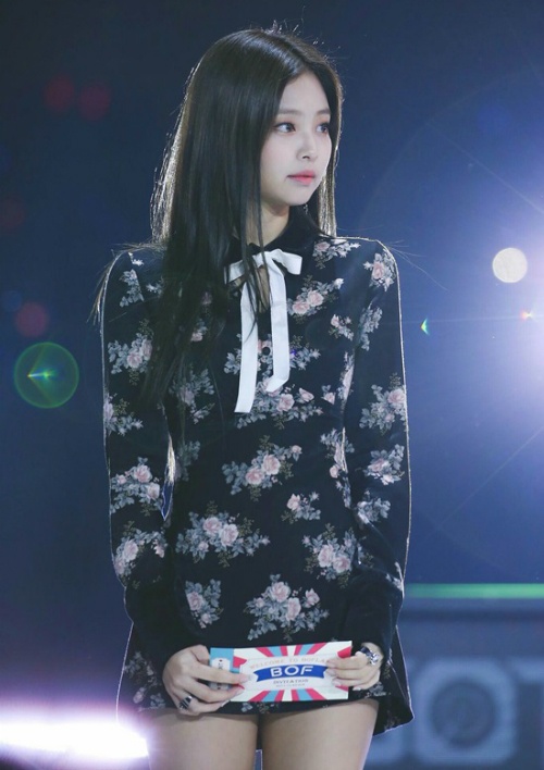 Sao Han dung hang vay hoa trong mua he anh 5