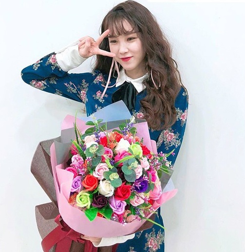 Sao Han dung hang vay hoa trong mua he anh 7