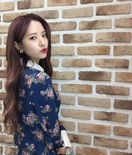 Sao Han dung hang vay hoa trong mua he anh 8