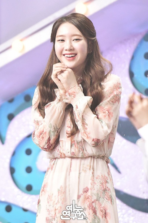 Sao Han dung hang vay hoa trong mua he anh 4