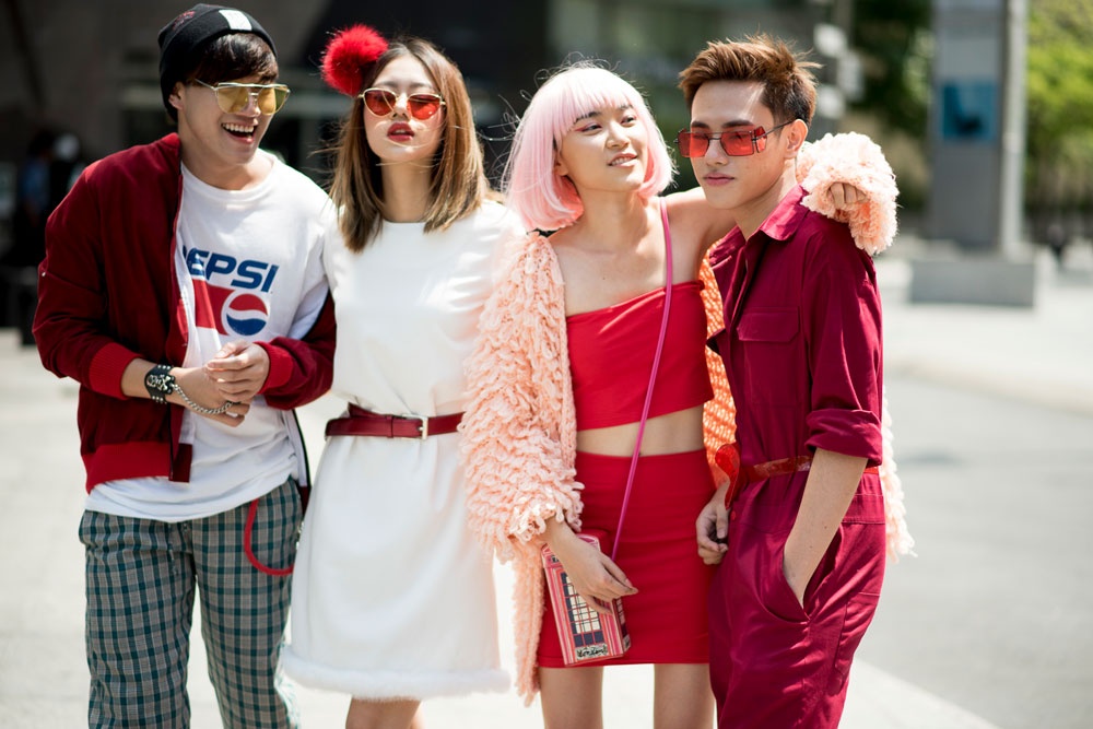 Street style ngay thu 3 tai VIFW anh 2