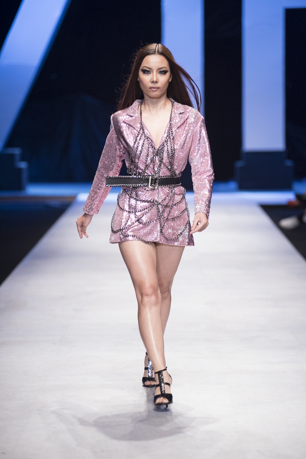 Vo Hoang Yen lam vedette sau vu giang ho de doa anh 8