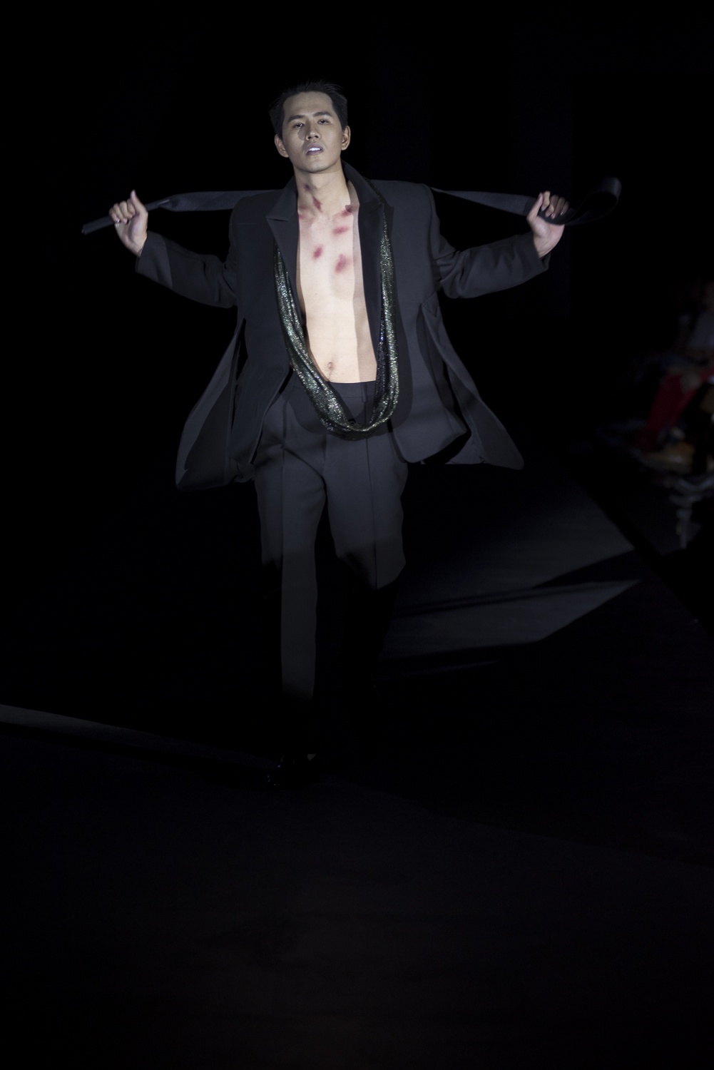 Vo Hoang Yen lam vedette sau vu giang ho de doa anh 10