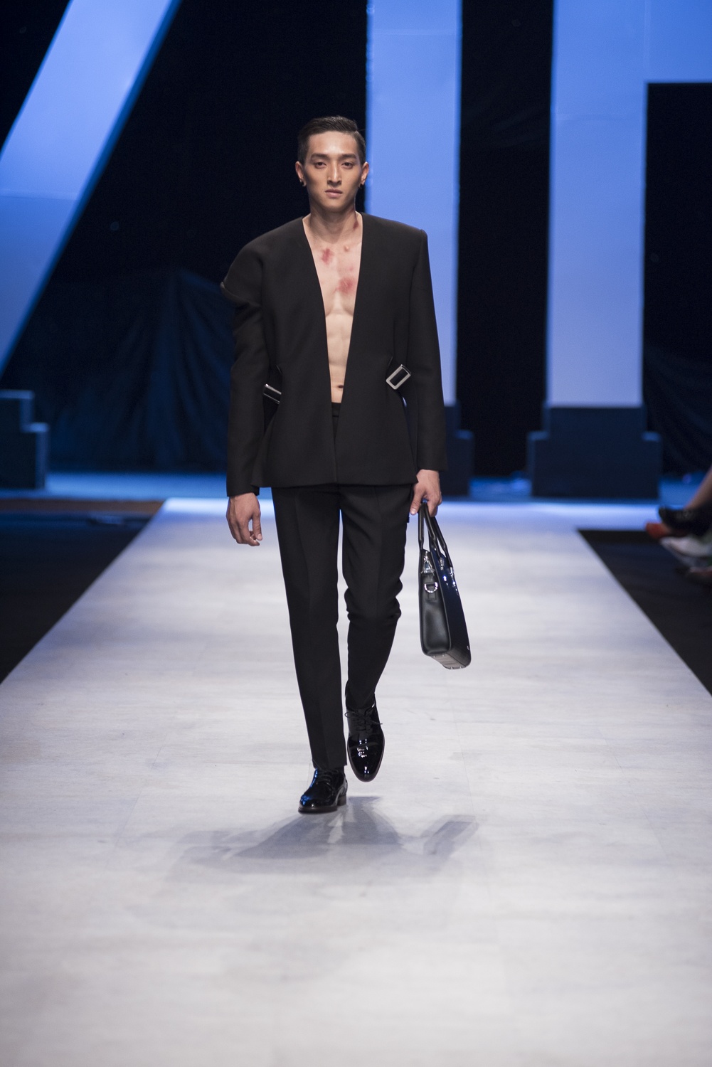 Vo Hoang Yen lam vedette sau vu giang ho de doa anh 11