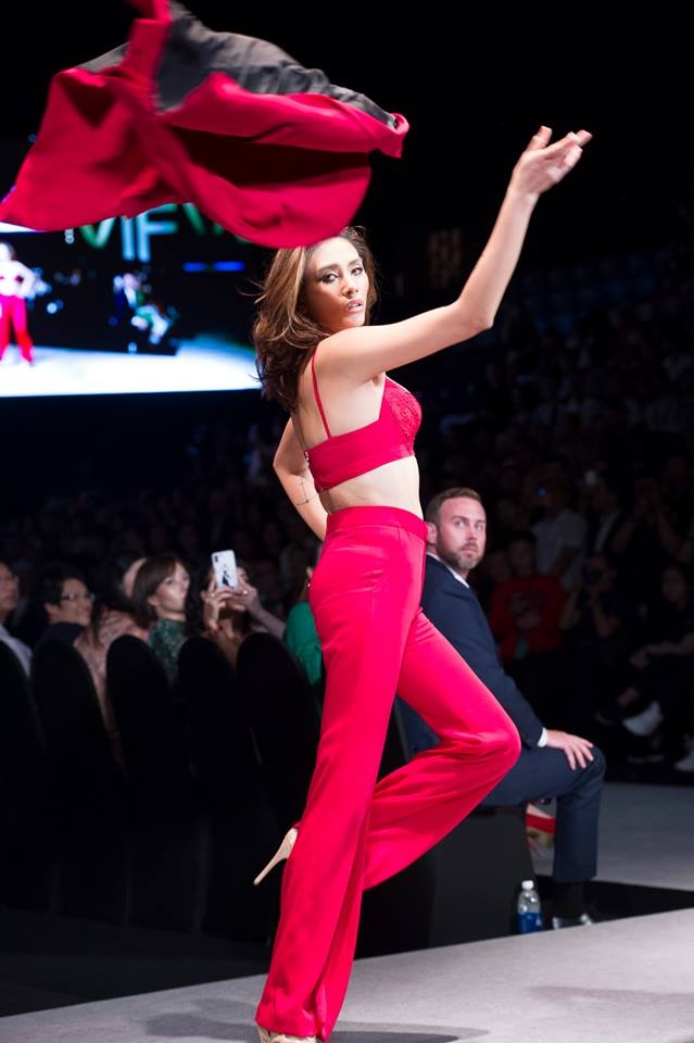 Hình ảnh tuần lễ thời trang việt nam 2018 ảnh 8 Hinh anh tuan le thoi trang viet nam 2018 anh 8