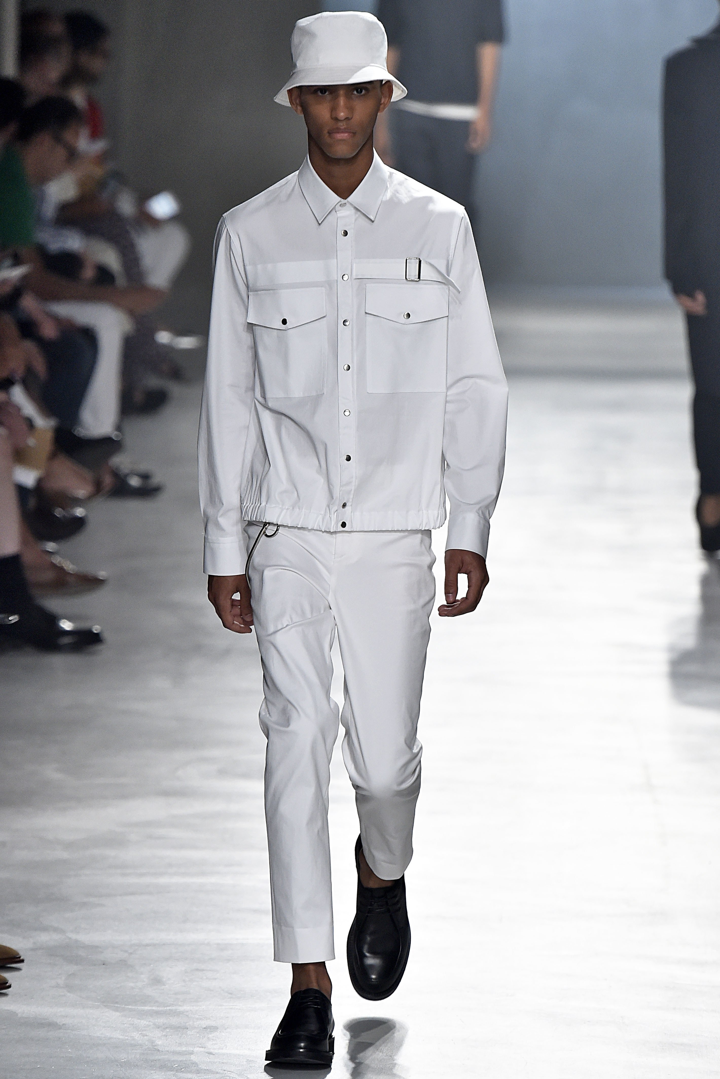 Nam gioi dien trang phuc pastel ngay he anh 5