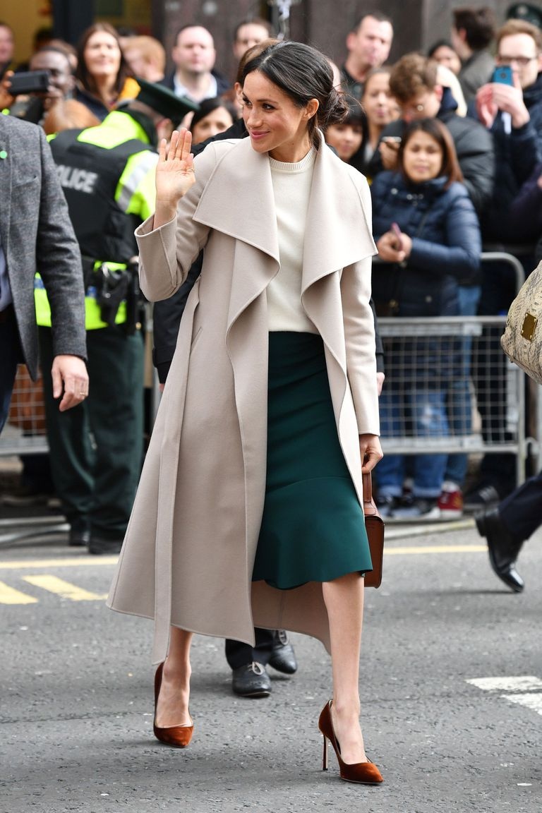 Meghan Markle ưa chuộng trang phục tông xanh đậm ảnh 1 Meghan Markle ua chuong trang phuc tong xanh dam anh 1