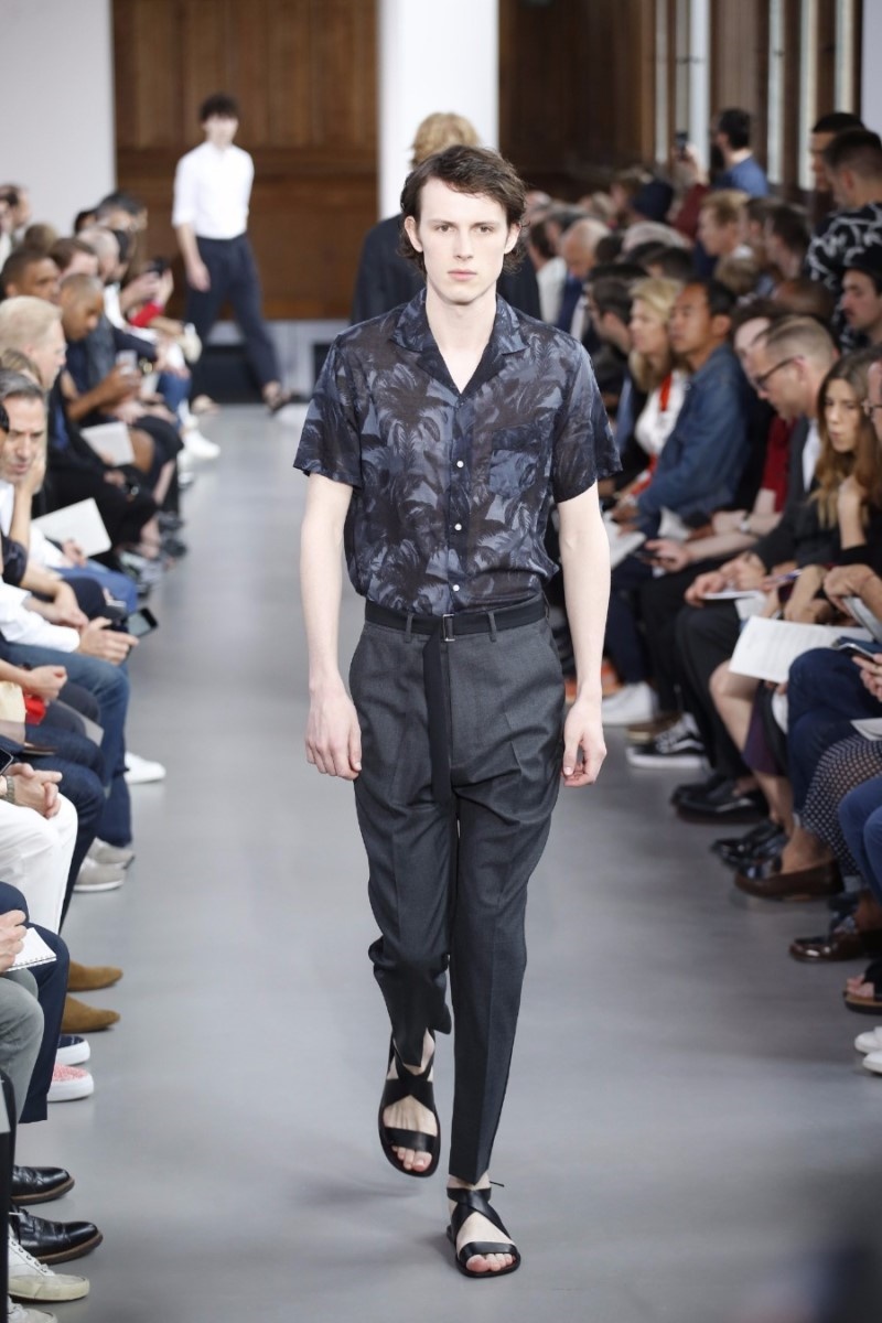 Nam gioi dien trang phuc pastel ngay he anh 3