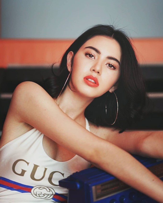 Phong cach thoi trang cua Davika Hoorne anh 1