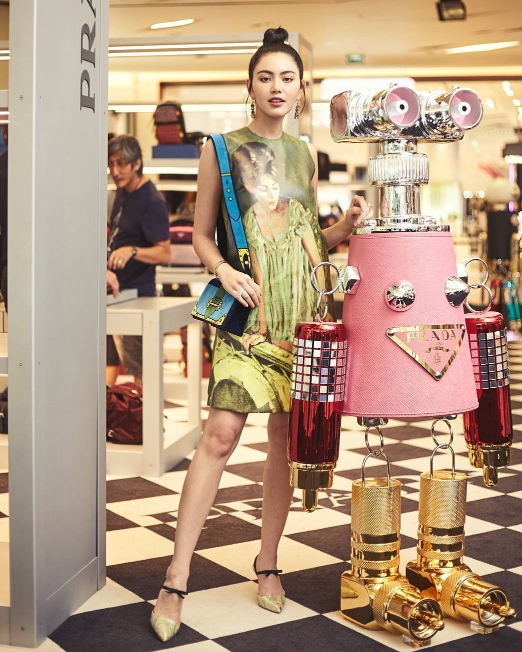 Phong cach thoi trang cua Davika Hoorne anh 10