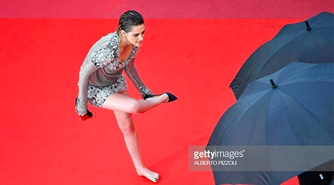 Nhung ngoi sao pha vo nguyen tac thoi trang tren tham do Cannes hinh anh