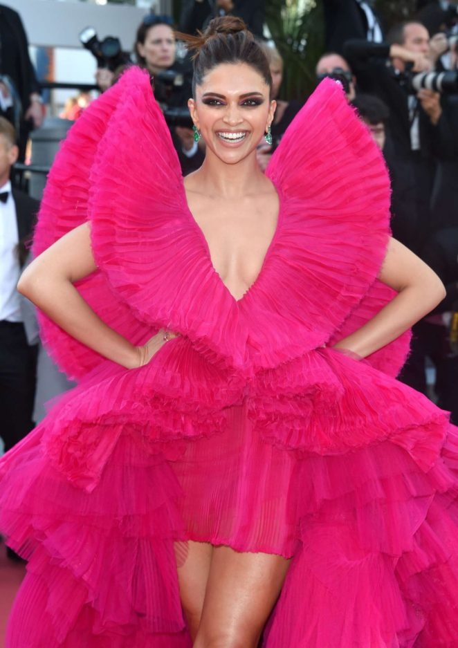 Nhung trang phuc phom dang la mat tai Cannes anh 7