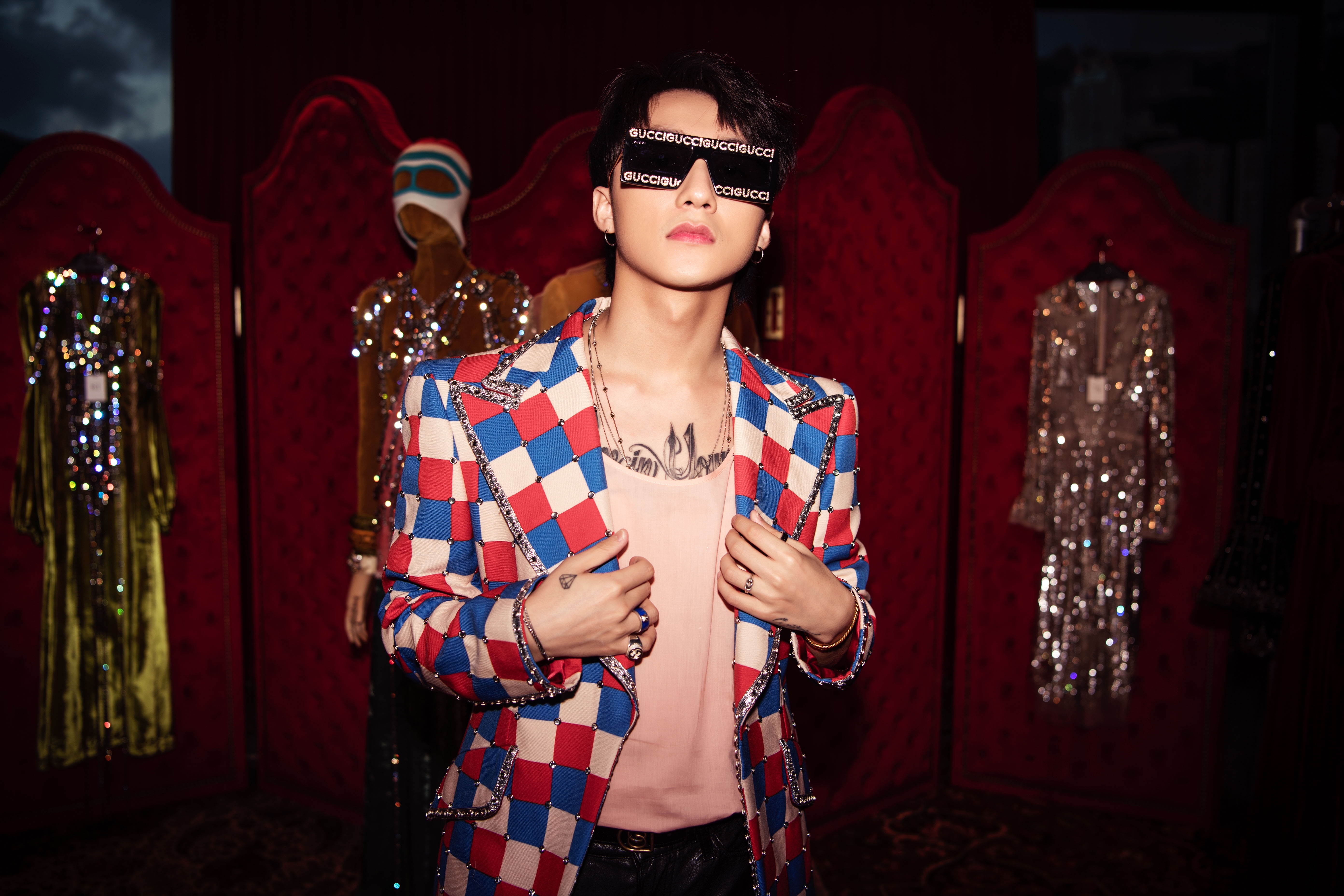 Son Tung tham du trien lam cua nha mot Italy anh 4