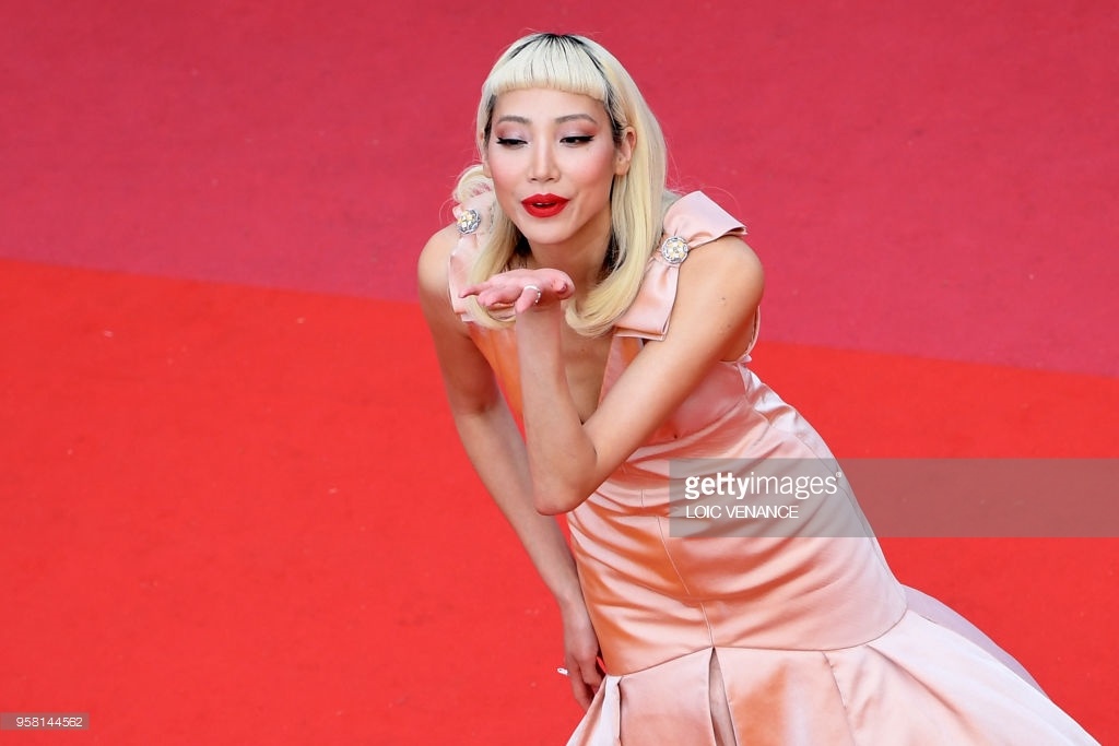 Sao quoc te lam lo tren tham do Cannes anh 5