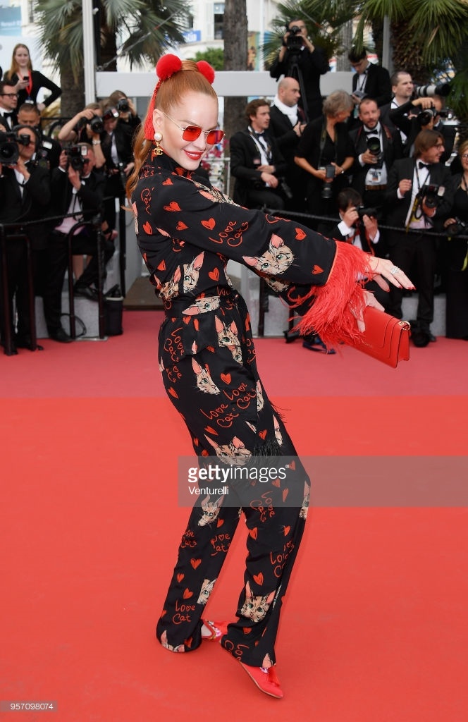 Sao quoc te lam lo tren tham do Cannes anh 7