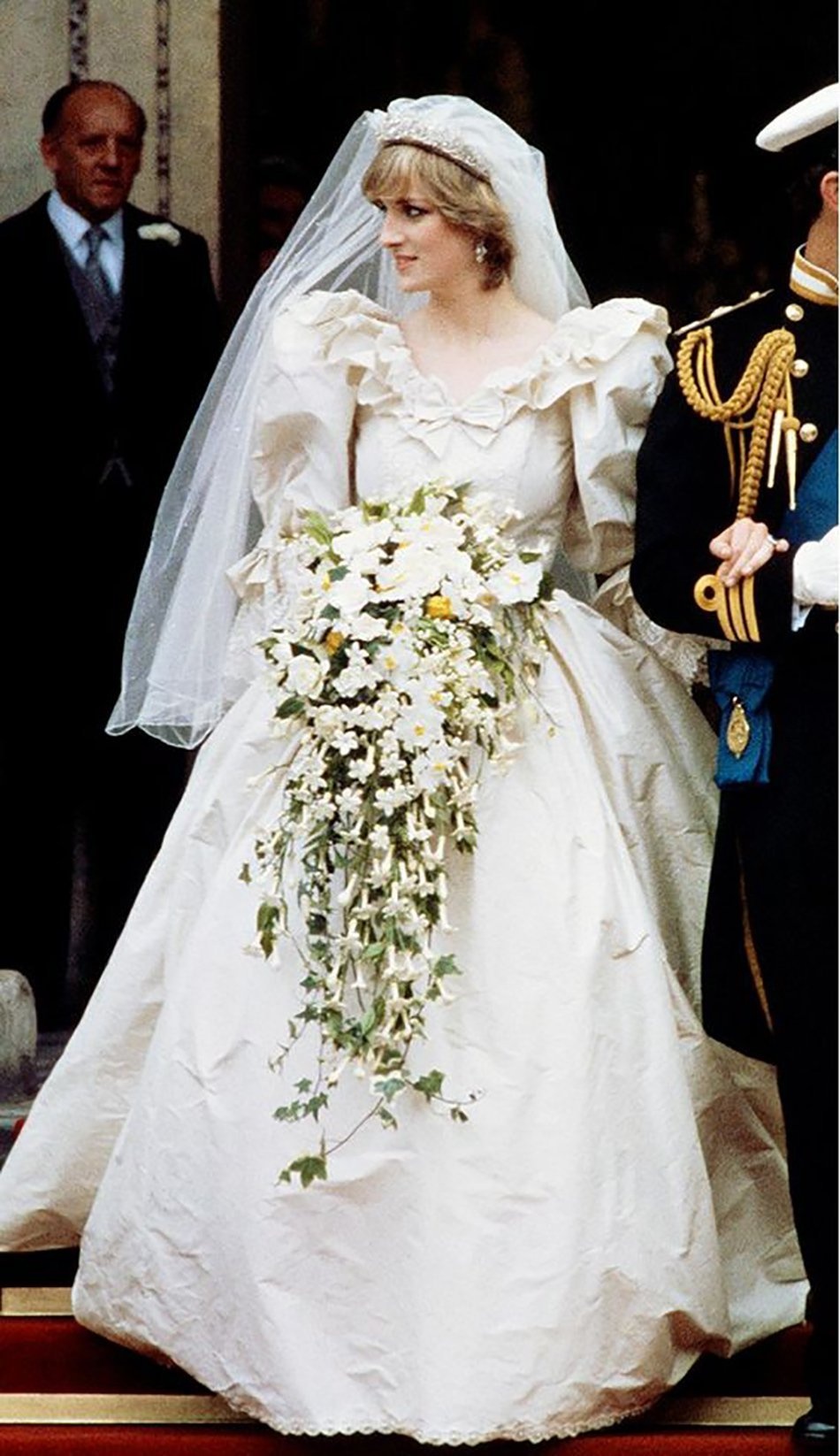 Quy tắc về váy cưới của Meghan Markle  ảnh 2 Quy tac ve vay cuoi cua Meghan Markle anh 2