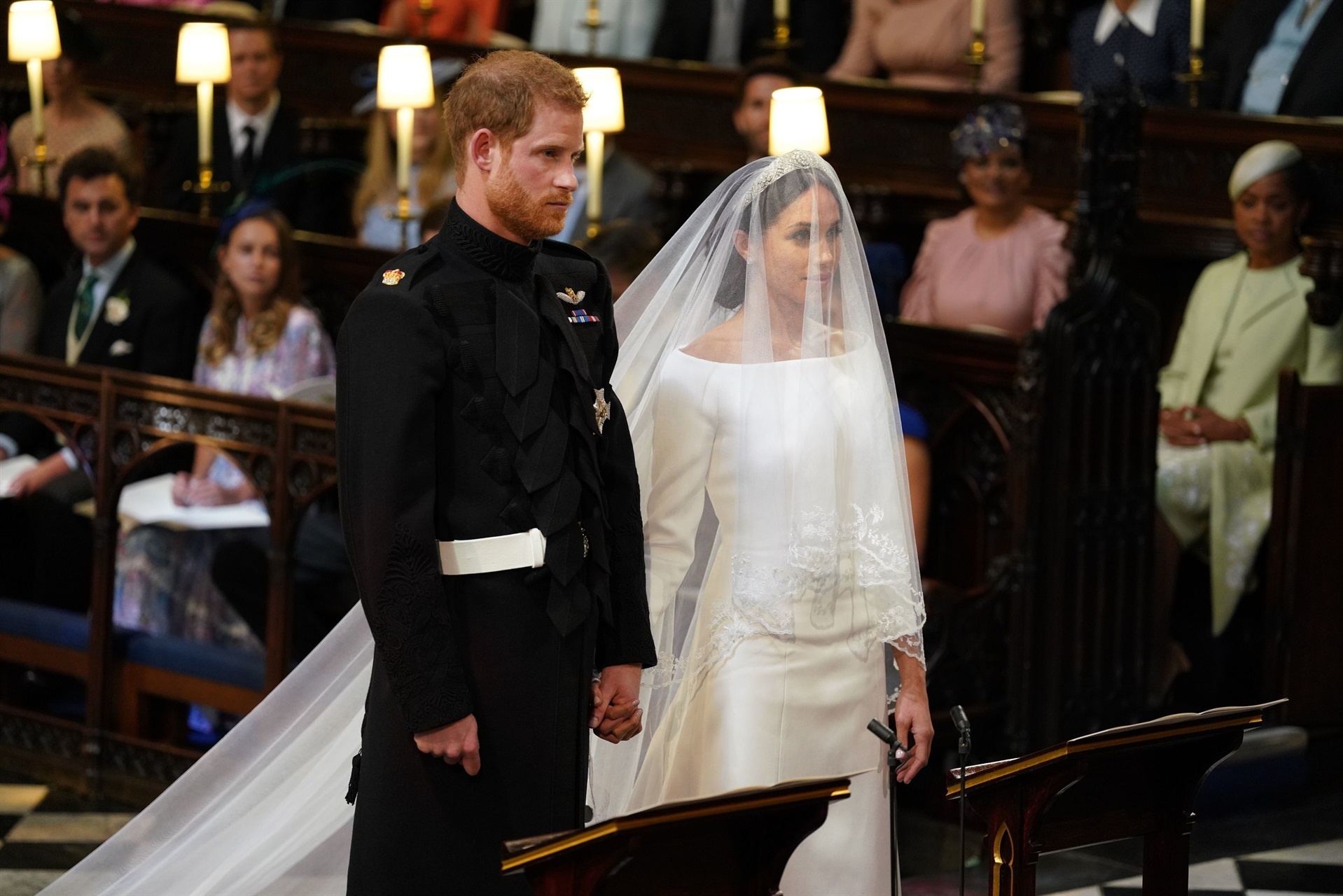 Meghan Markle lua chon vay cuoi Givenchy anh 1