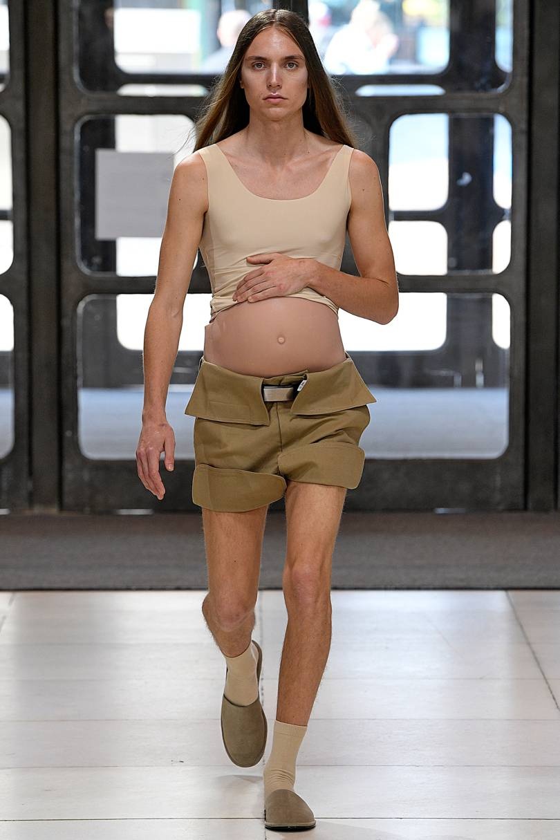 Show dien quoc te xuat hien dan ong mang bau anh 2