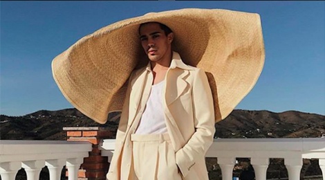 Den luot nam gioi cung lang xe chiec mu vanh sieu rong hinh anh