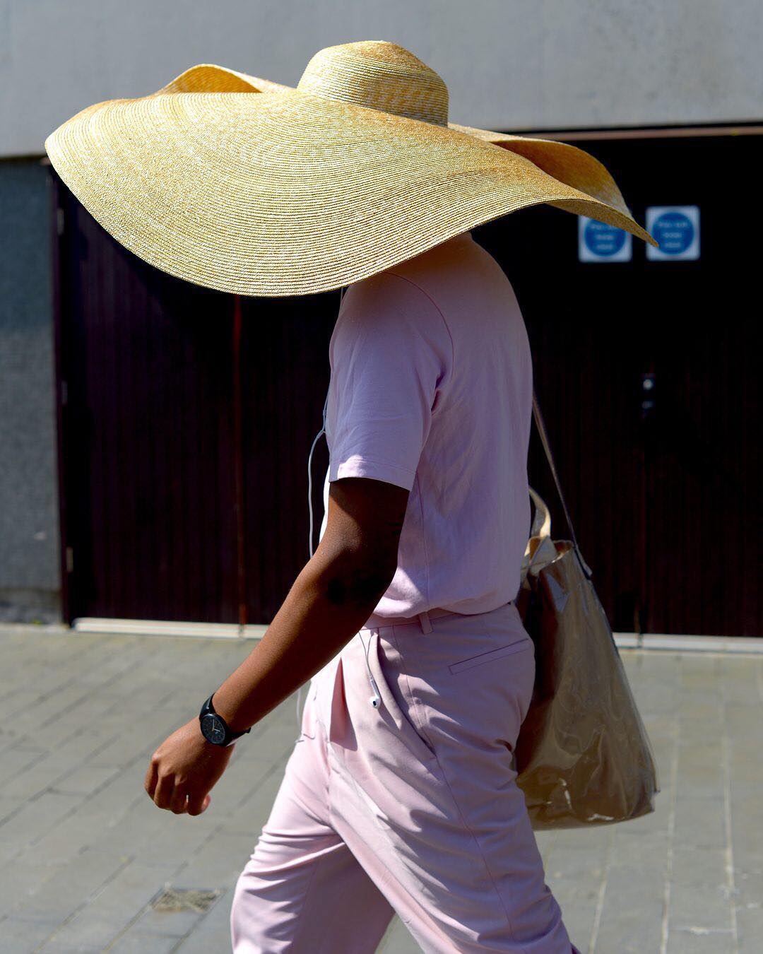 Xu huong mu coi rong vanh trong mua he anh 1