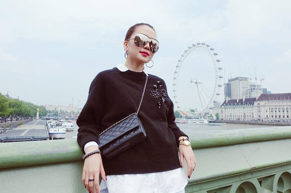 Sao Viet dien do sanh dieu khi di du lich anh 6